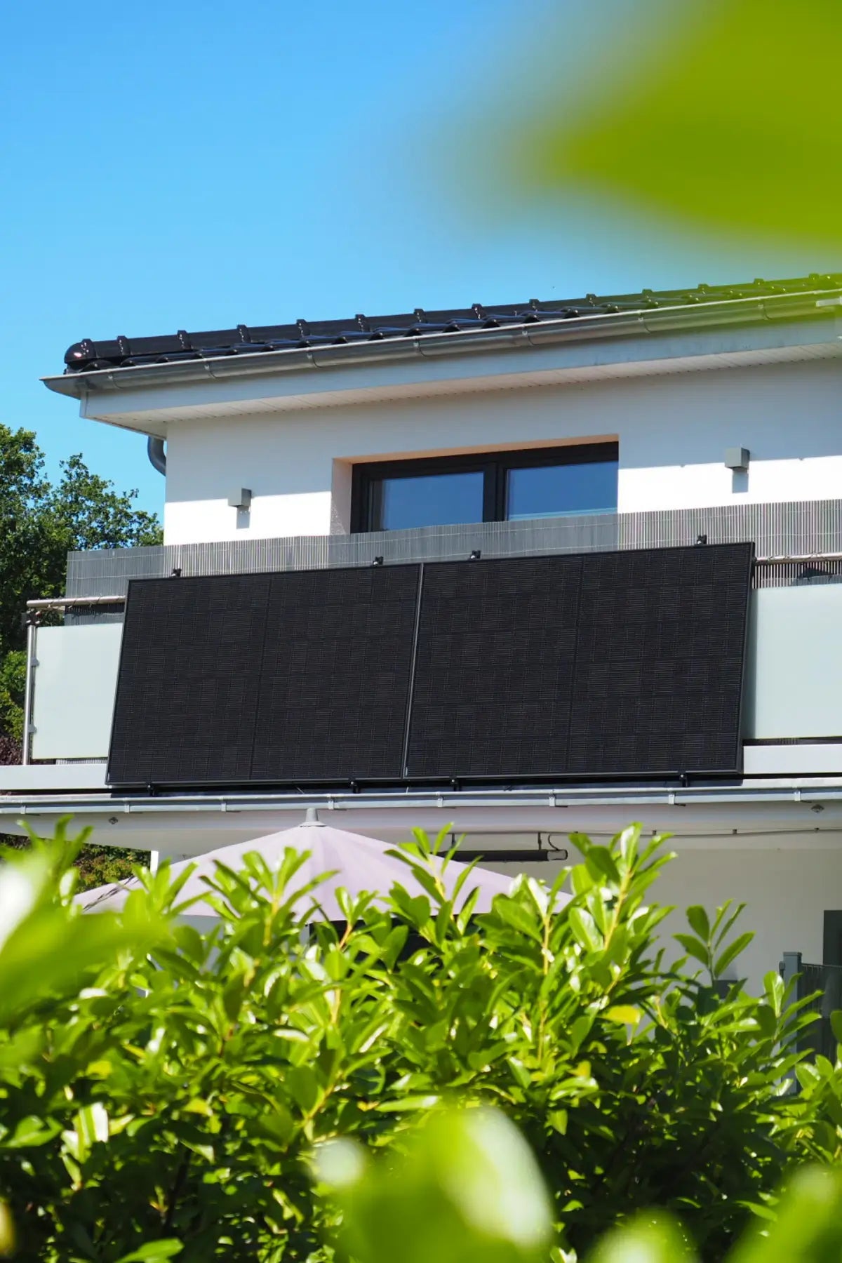 Balkonkraftwerk im Test: 1 Jahr echte Erfahrungswerte und Stromerträge im Detail