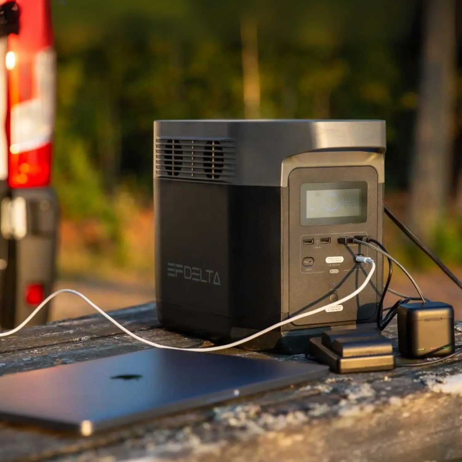 Wie lade ich meine Powerstation auf?