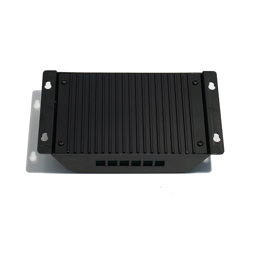WATTSTUNDE® PWM Solar Laderegler 20 A mit LCD-Anzeige und USB-Ports für 12 V / 24 V Systeme